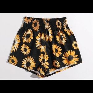 NWOT cute floral shorts
